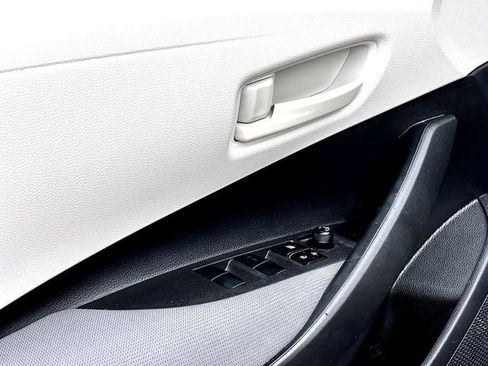 Used 2025 Toyota Corolla LE FWD image 11