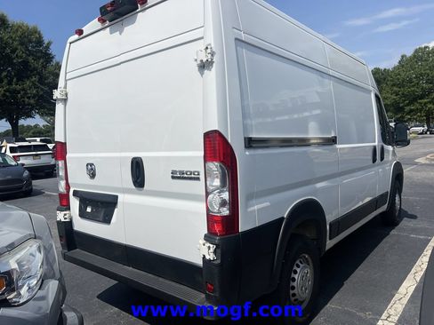 Used 2025 RAM ProMaster 2500 w/ Convenience Group FWD image 3