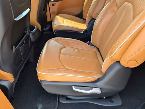 Used 2023 Chrysler Pacifica Pinnacle image 19