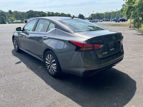 Used 2025 Nissan Altima 2.5 SV FWD image 5