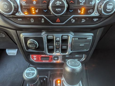 Used 2019 Jeep Wrangler Unlimited Rubicon AWD/4WD image 23