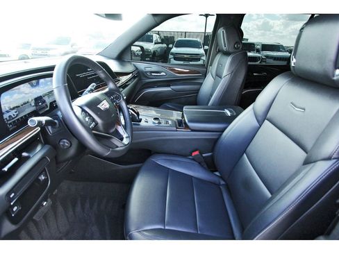 Certified 2024 Cadillac Escalade Luxury image 6