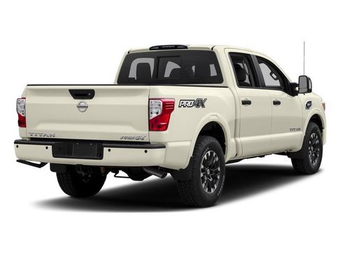 Used 2017 Nissan Titan PRO-4X w/ Pro-4x Convenience Package AWD/4WD image 5