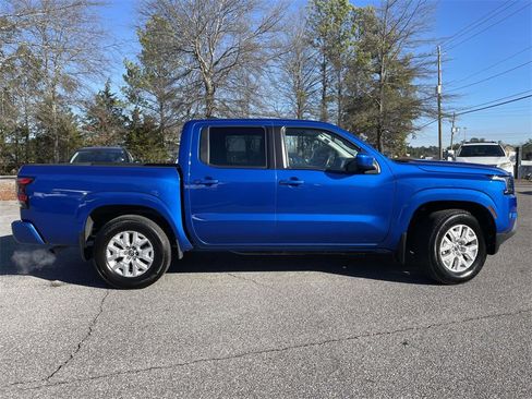 Used 2024 Nissan Frontier SV w/ SV Convenience Package image 2