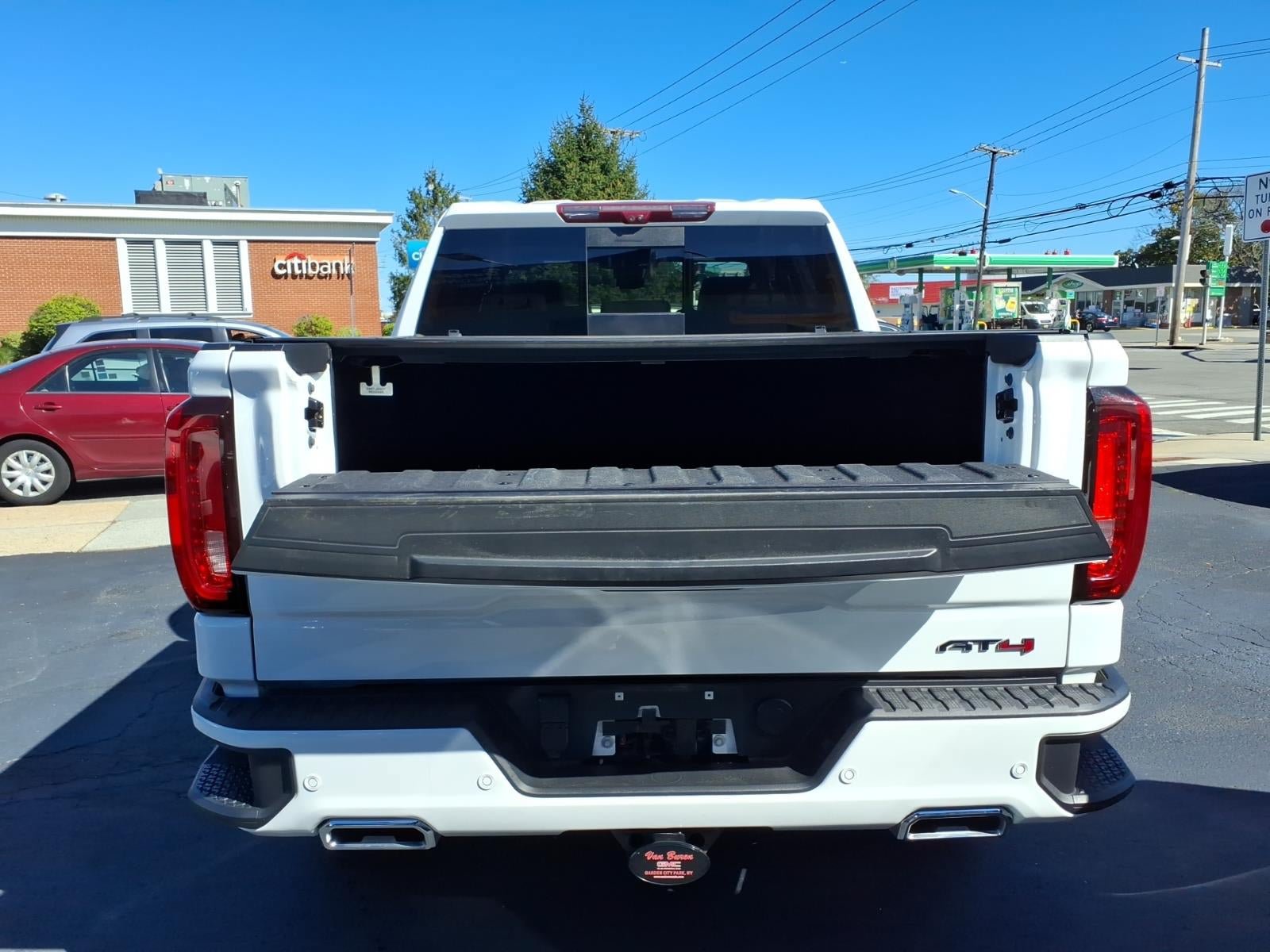 Used 2023 GMC Sierra 1500 AT4 w/ Technology Package AWD/4WD image 13