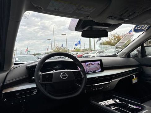 Certified 2025 Nissan Murano SL image 12