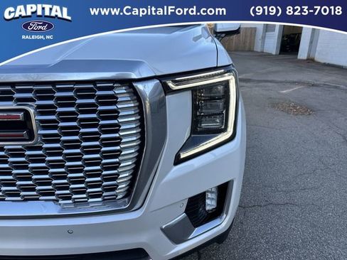 Used 2021 GMC Yukon XL Denali w/ Denali Premium Package image 11