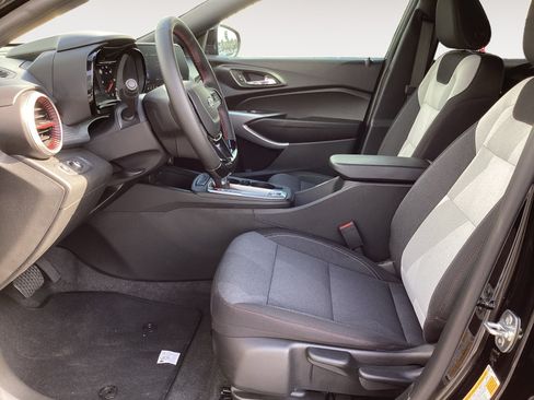 Used 2026 Chevrolet Trax RS FWD image 23