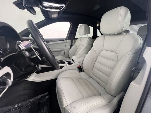 Certified 2023 Porsche Macan Turbo AWD/4WD image 5
