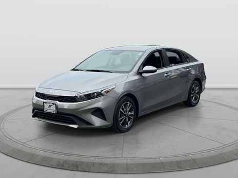 Used 2022 Kia Forte LXS FWD image 3