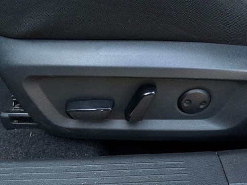 Used 2025 Nissan Rogue SV FWD image 11