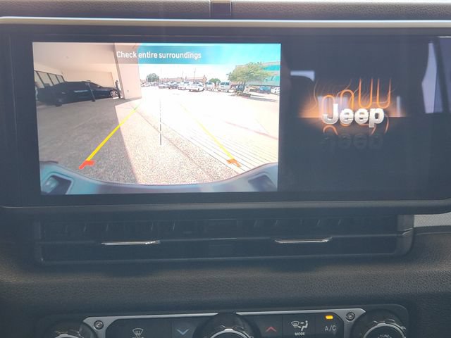 Used 2025 Jeep Gladiator Sport AWD/4WD image 6