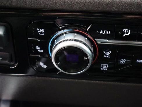 Used 2024 GMC Sierra 1500 SLT w/ SLT Premium Plus Package image 34