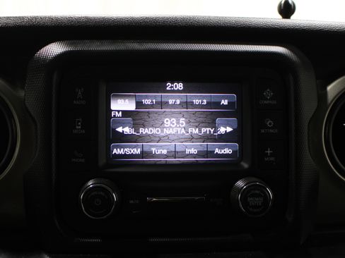 Used 2018 Jeep Wrangler Sport image 13