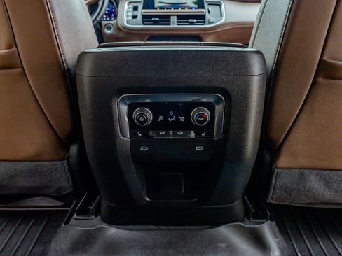 Used 2024 Chevrolet Suburban High Country image 34