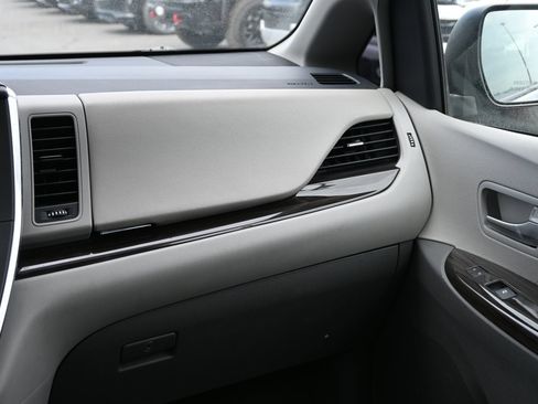 Used 2019 Toyota Sienna XLE FWD image 8