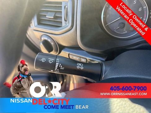 Used 2023 Nissan Titan SV w/ Accessory Utility Package image 21