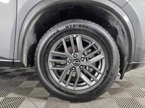 Used 2023 Nissan Rogue S AWD/4WD image 12
