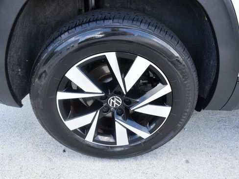 Used 2020 Volkswagen Atlas Cross Sport SE FWD image 33