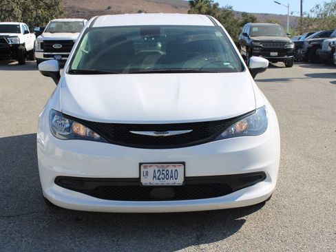 Used 2023 Chrysler Voyager LX FWD image 2