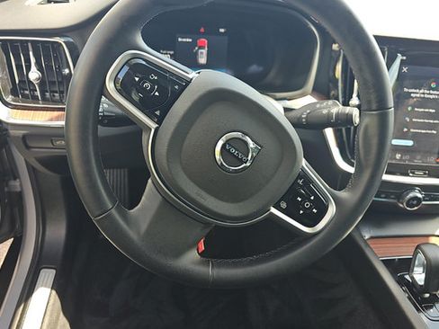 Used 2025 Volvo V60 B5 Cross Country Plus AWD/4WD image 5