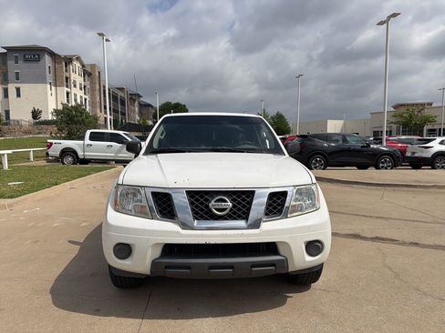 Used 2012 Nissan Frontier SV RWD image 2