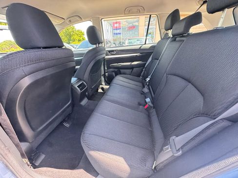 Used 2010 Subaru Outback 2.5i AWD/4WD image 21