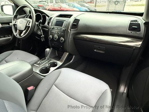 Used 2013 Kia Sorento LX w/ Convenience Pkg image 15
