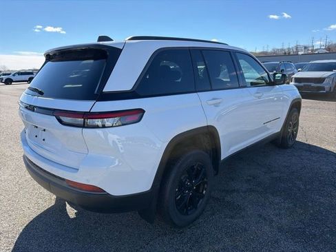 New 2026 Jeep Grand Cherokee Altitude image 7