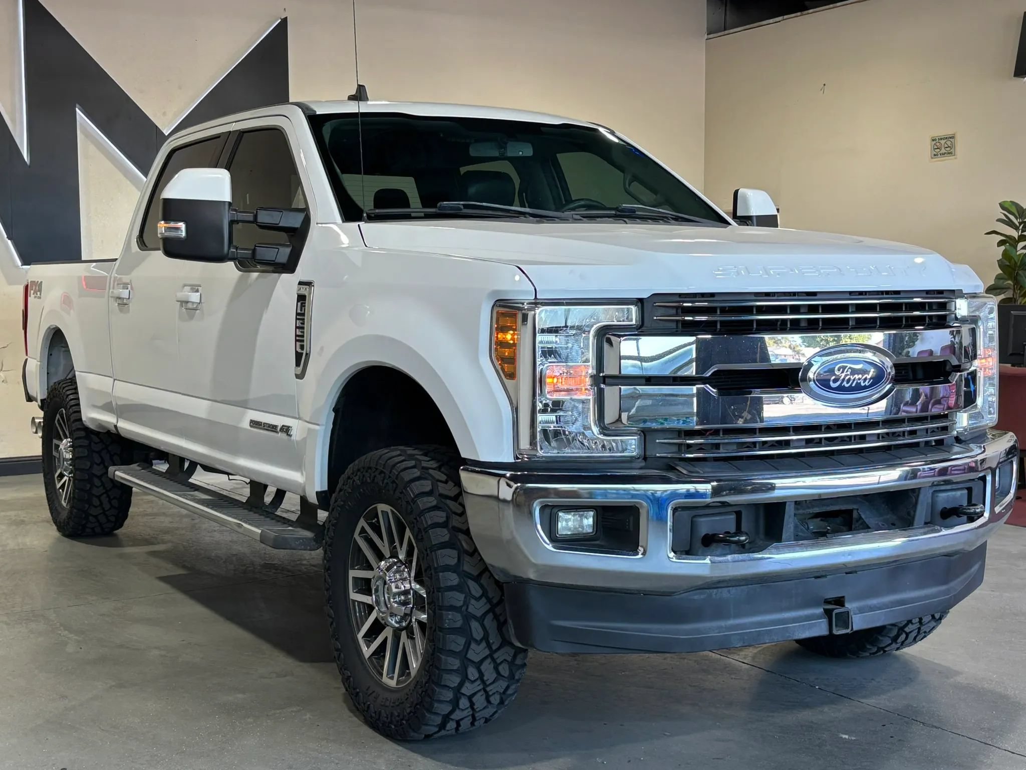 Used 2019 Ford F250 Lariat w/ Lariat Value Package AWD/4WD image 2
