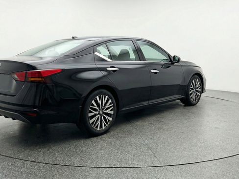 Used 2025 Nissan Altima 2.5 SV image 9