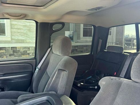 Used 2005 Chevrolet Silverado 2500 LS w/ Heavy-Duty Power Package image 9