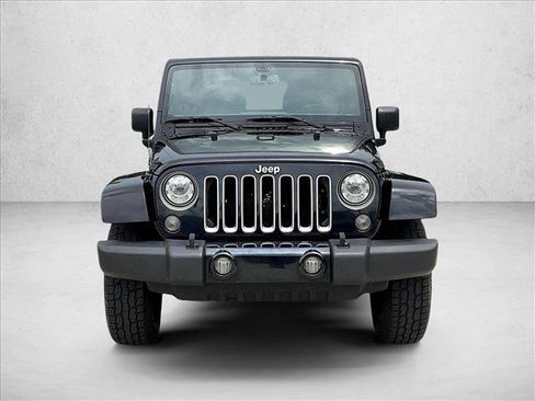 Used 2018 Jeep Wrangler Sahara w/ Connectivity Group AWD/4WD image 3