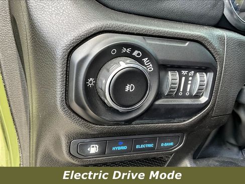 Used 2022 Jeep Wrangler Unlimited Sahara w/ Cold Weather Group AWD/4WD image 36