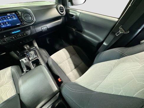 Used 2022 Toyota Tacoma TRD Sport AWD/4WD image 13