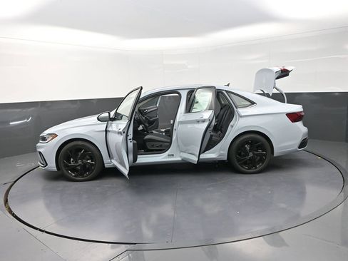 New 2026 Volkswagen Jetta SE FWD image 31