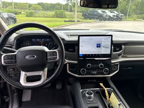 Used 2024 Ford Expedition XLT RWD image 12