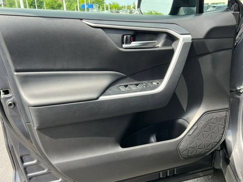 Used 2025 Toyota RAV4 XLE AWD/4WD image 12