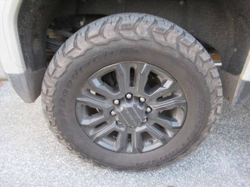 Used 2023 GMC Sierra 3500 Denali image 5