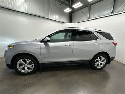 Used 2019 Chevrolet Equinox LT image 2
