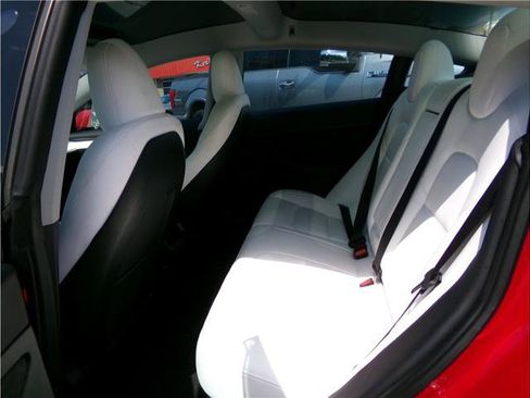 Used 2023 Tesla Model 3 Standard Range image 3