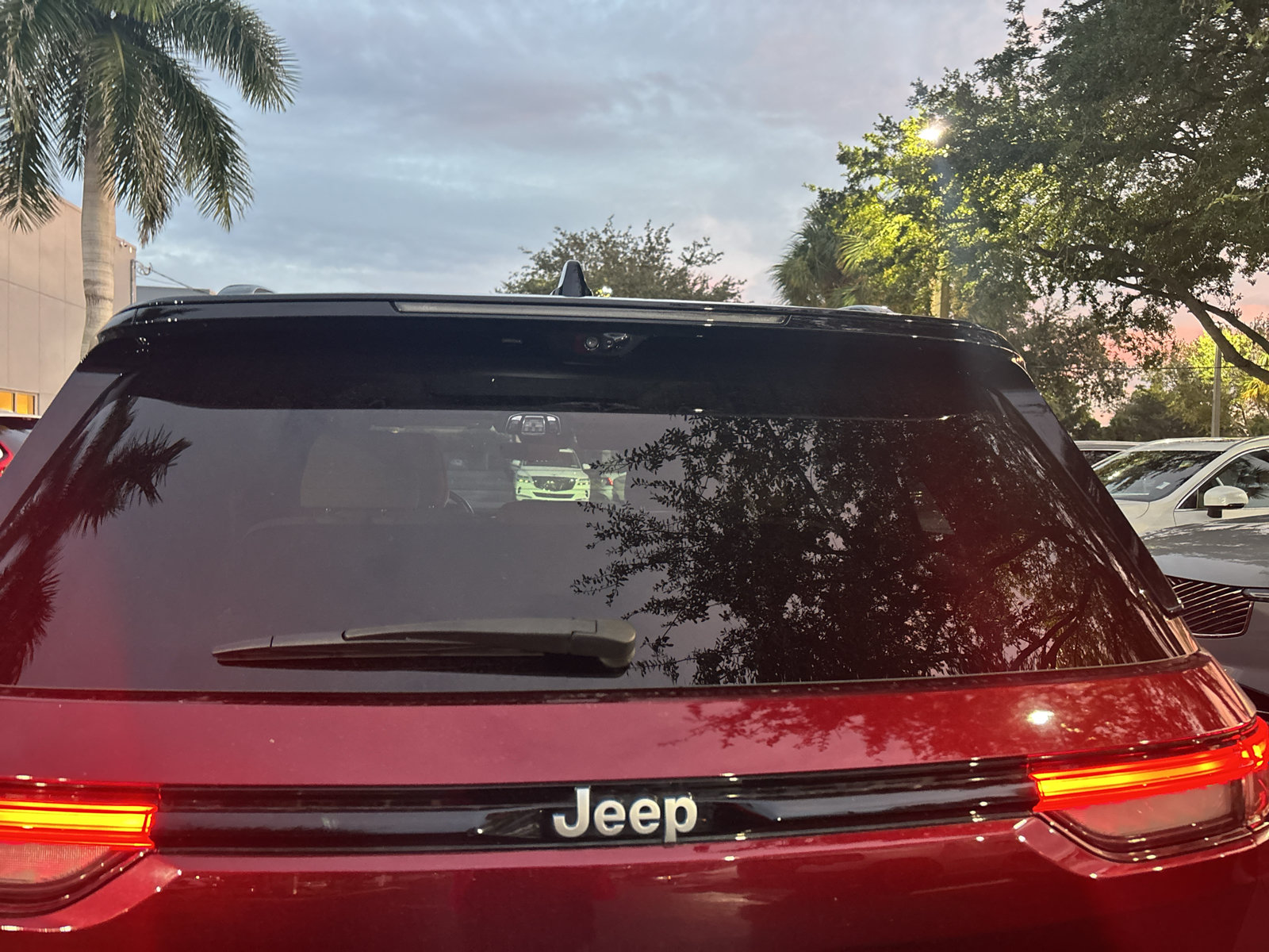 Used 2024 Jeep Grand Cherokee Summit AWD/4WD image 5