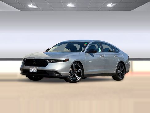 Used 2025 Honda Accord Sport image 2