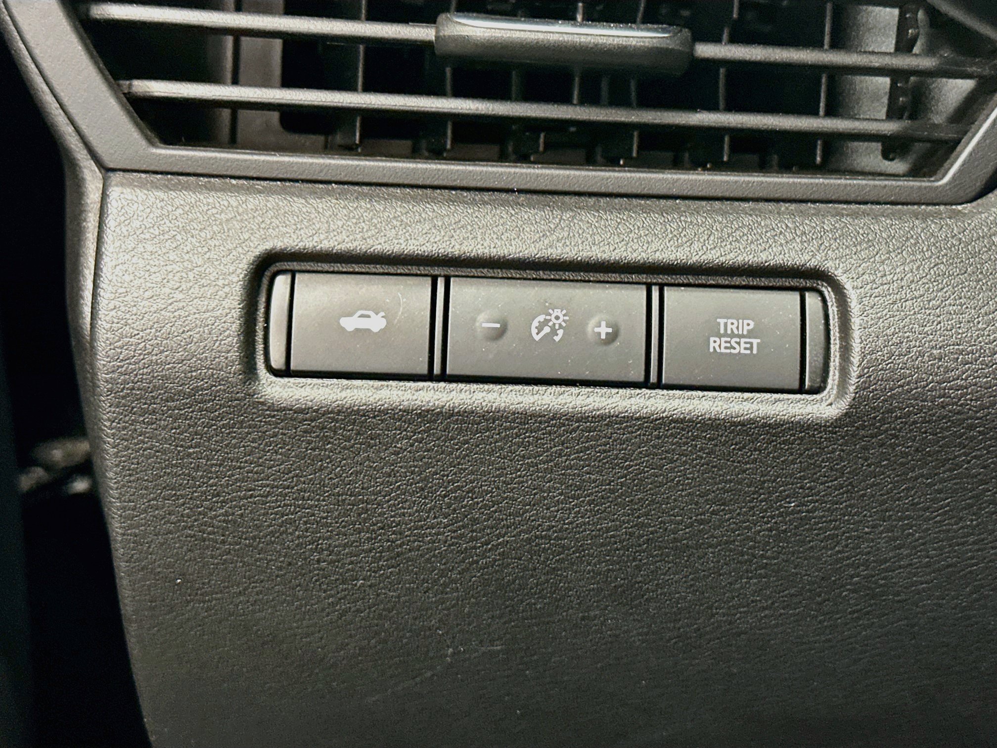 Used 2025 Nissan Altima 2.5 SV FWD image 17
