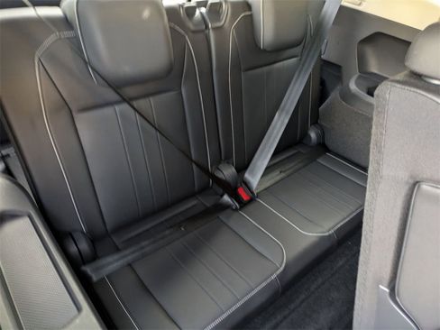 Used 2024 Volkswagen Tiguan SE image 28