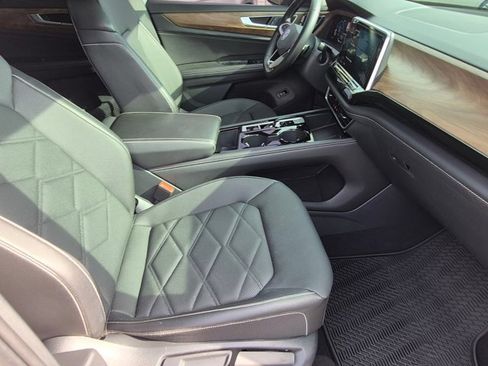 Used 2024 Volkswagen Atlas SE FWD image 23