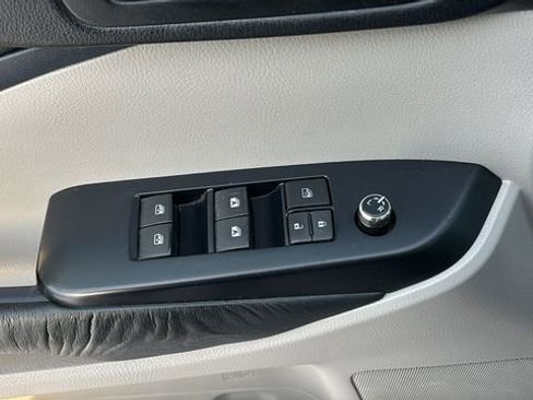 Used 2015 Toyota Highlander XLE image 12