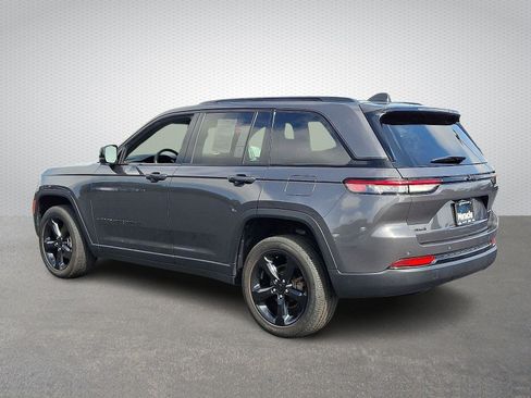 Used 2023 Jeep Grand Cherokee Altitude image 4