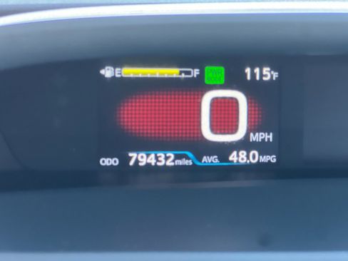Used 2016 Toyota Prius Three Touring w/ Preferred Accessory Package FWD image 27