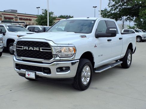 Used 2024 RAM 2500 Big Horn AWD/4WD image 3